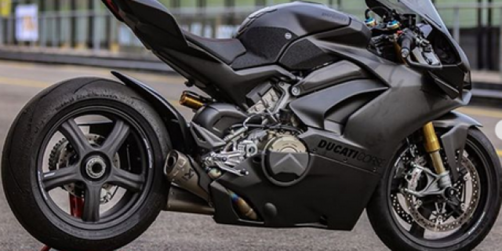 Detailed articles piece on Panigale V4 carbon fibre