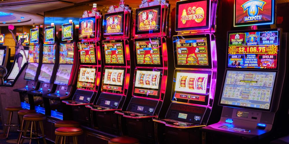 Playing with Web slots are easy to break (เว็บสล็อตแตกง่าย) you can get the jackpot